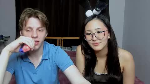 Snapshot of blossomandbee chatting on 10-21-25, 10:10 Sasha and Maria online show from 10-21-25, 10:10