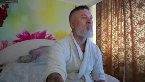 Nico online show from 12-17-25, 08:42