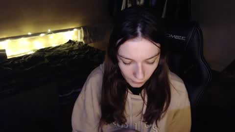 Snapshot of blue__velvet_ chatting on 06-16-26, 07:16 blue__velvet_ online show from 06-16-26, 07:16