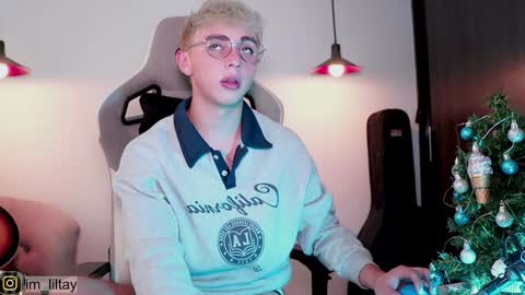 Snapshot of blue_boy_1 chatting on 12-02-24, 09:50 TAY online show from 12-02-24, 09:50