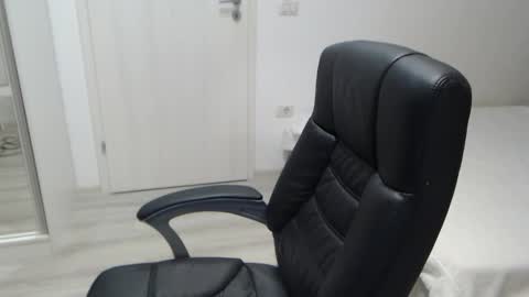 Juliet online show from 10-15-25, 04:40