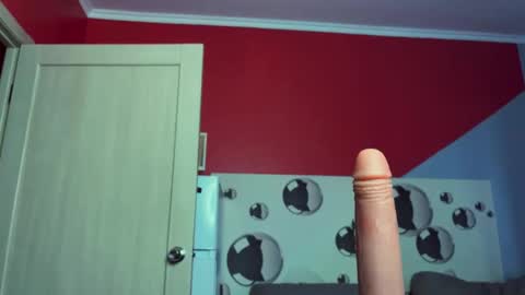 Snapshot of blue_w0rld chatting on 10-18-25, 04:48 SONNYVAN online show from 10-18-25, 04:48