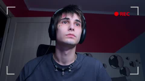 Snapshot of blue_w0rld chatting on 10-26-25, 02:12 SONNYVAN online show from 10-26-25, 02:12