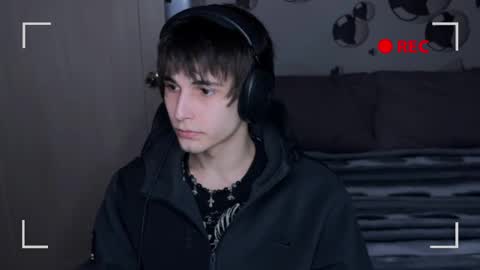 Snapshot of blue_w0rld chatting on 10-29-25, 02:19 SONNYVAN online show from 10-29-25, 02:19