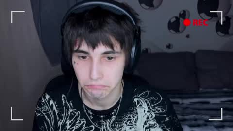 Snapshot of blue_w0rld chatting on 10-30-25, 02:29 SONNYVAN online show from 10-30-25, 02:29