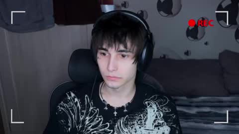 Snapshot of blue_w0rld chatting on 10-31-25, 12:06 SONNYVAN online show from 10-31-25, 12:06