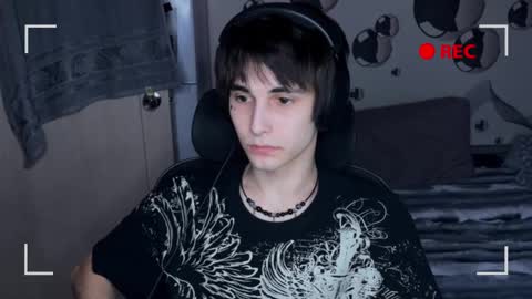 Snapshot of blue_w0rld chatting on 11-05-25, 02:44 SONNYVAN online show from 11-05-25, 02:44