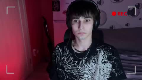 Snapshot of blue_w0rld chatting on 11-05-25, 06:52 SONNYVAN online show from 11-05-25, 06:52