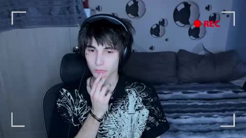 Snapshot of blue_w0rld chatting on 11-07-25, 05:18 SONNYVAN online show from 11-07-25, 05:18