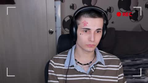 Snapshot of blue_w0rld chatting on 11-11-25, 07:58 SONNYVAN online show from 11-11-25, 07:58