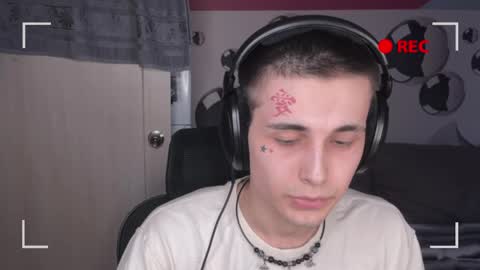 Snapshot of blue_w0rld chatting on 11-19-25, 10:15 SONNYVAN online show from 11-19-25, 10:15