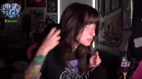 Snapshot of blueasfuck chatting on 09-11-25, 01:28 Blue online show from 09-11-25, 01:28