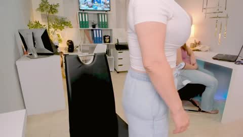 Snapshot of bluediamondsdreams chatting on 09-25-25, 02:32 bluediamondsdreams online show from 09-25-25, 02:32