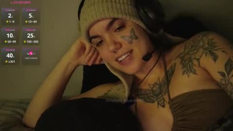 Blue online show from 09-27-25, 05:12