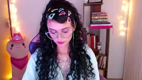 Snapshot of bluee_v chatting on 11-29-25, 02:47 Im Abril .. Nice to meet you thumb up me please its important INDEPENDENT MODEL online show from 11-29-25, 02:47