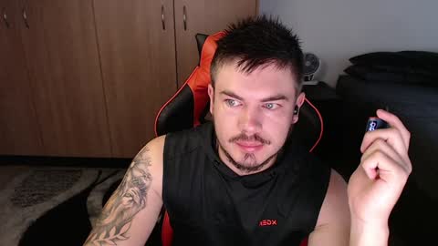 blueeyeboy0 online show from 02-03-25, 04:14