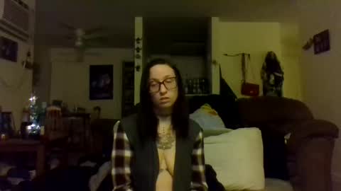 Snapshot of blueeyedbeauty1995 chatting on 12-18-25, 12:38 Blueeyedbeauty online show from 12-18-25, 12:38