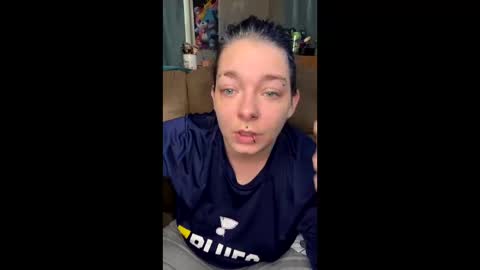 Snapshot of blueeyedbeauty92 chatting on 11-25-25, 09:04 blueeyedbeauty92 online show from 11-25-25, 09:04