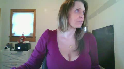 Snapshot of blueeyedddvixen chatting on 01-19-26, 02:21 BlueEyedDDVixen online show from 01-19-26, 02:21