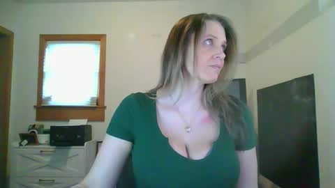 Snapshot of blueeyedddvixen chatting on 02-02-26, 02:16 BlueEyedDDVixen online show from 02-02-26, 02:16