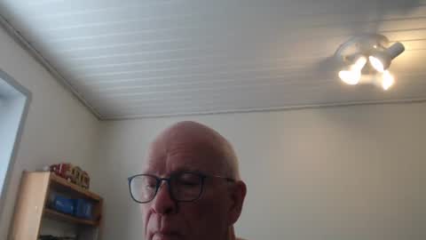 Snapshot of blueeyesn8 chatting on 02-06-25, 10:26 blueeyesn8 online show from 02-06-25, 10:26