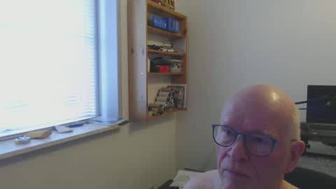 Snapshot of blueeyesn8 chatting on 02-28-25, 09:04 blueeyesn8 online show from 02-28-25, 09:04