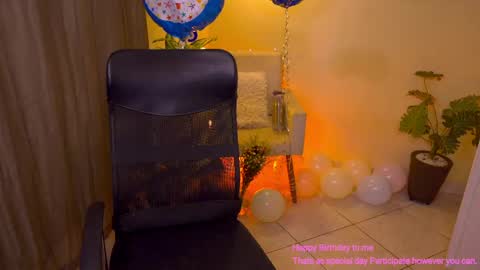 Snapshot of blueflora chatting on 04-10-26, 11:04 FLORAA online show from 04-10-26, 11:04