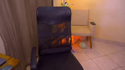 Snapshot of blueflora chatting on 05-09-26, 07:08 FLORAA online show from 05-09-26, 07:08