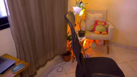 Snapshot of blueflora chatting on 05-14-26, 03:19 FLORAA online show from 05-14-26, 03:19