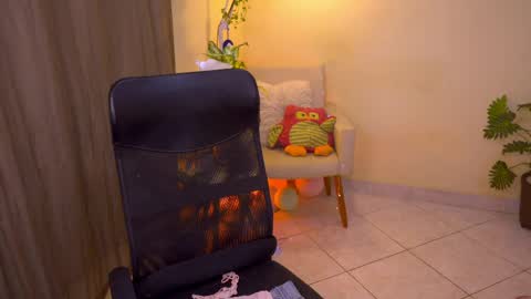 Snapshot of blueflora chatting on 05-15-26, 03:41 FLORAA online show from 05-15-26, 03:41