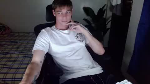 Snapshot of blueyedboyinasia chatting on 07-23-26, 01:20 blueeyedboyisasia online show from 07-23-26, 01:20