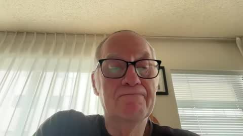 Snapshot of blueyedudeseattle chatting on 10-01-25, 04:46 Blueyedudeseattle online show from 10-01-25, 04:46