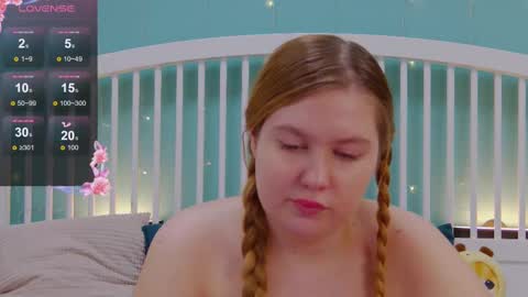 Snapshot of blush_ellie chatting on 02-21-25, 04:05 Ellie3 online show from 02-21-25, 04:05