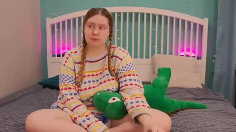 Ellie3 online show from 11-17-25, 08:58