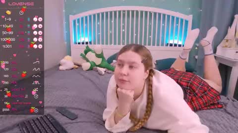 Snapshot of blush_ellie chatting on 11-23-25, 09:25 Ellie3 online show from 11-23-25, 09:25