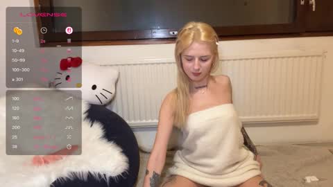 Snapshot of blushandburn chatting on 11-11-25, 04:07 Delle online show from 11-11-25, 04:07