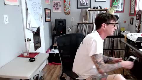 Snapshot of bnczuperzexy chatting on 03-05-25, 07:49 ZuperZexyZounds online show from 03-05-25, 07:49