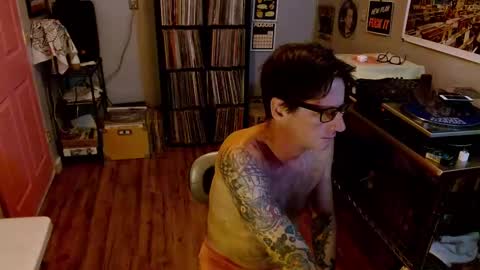 Snapshot of bnczuperzexy chatting on 09-15-25, 05:18 ZuperZexyZounds online show from 09-15-25, 05:18