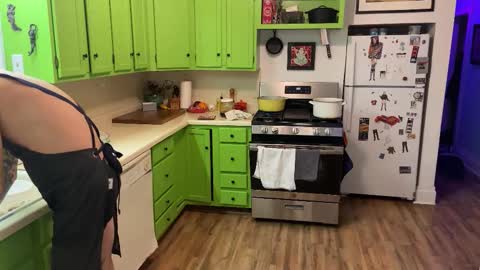 Snapshot of bnczuperzexy chatting on 11-27-25, 06:04 ZuperZexyZounds online show from 11-27-25, 06:04