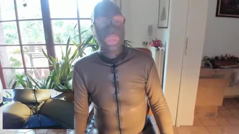 SlaveRobert online show from 10-20-25, 12:27