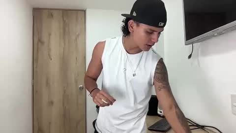 Bob  INDEPENDENT MODEL online show from 09-11-25, 02:00