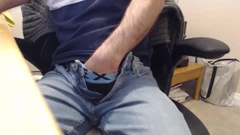 Snapshot of bobbuild chatting on 05-19-26, 12:22 bobbuild online show from 05-19-26, 12:22