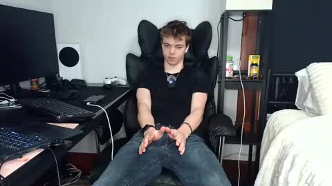 Snapshot of bobby72738 chatting on 09-09-25, 03:39 bobby72738 online show from 09-09-25, 03:39