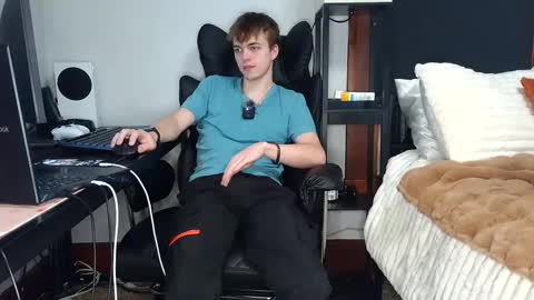 Snapshot of bobby72738 chatting on 09-11-25, 03:28 bobby72738 online show from 09-11-25, 03:28