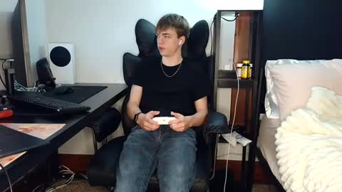 Snapshot of bobby72738 chatting on 09-19-25, 05:42 bobby72738 online show from 09-19-25, 05:42