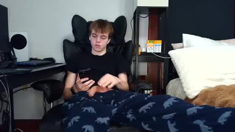 Snapshot of bobby72738 chatting on 09-25-25, 02:48 bobby72738 online show from 09-25-25, 02:48