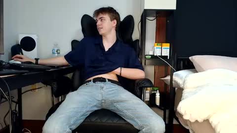 Snapshot of bobby72738 chatting on 09-27-25, 03:44 bobby72738 online show from 09-27-25, 03:44