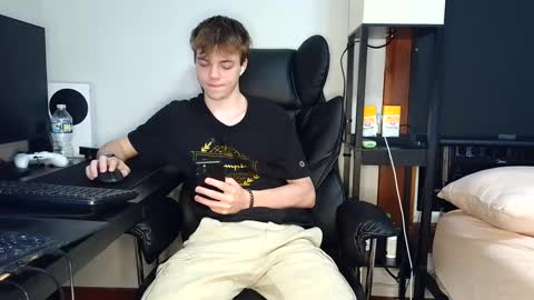 Snapshot of bobby72738 chatting on 09-28-25, 11:54 bobby72738 online show from 09-28-25, 11:54