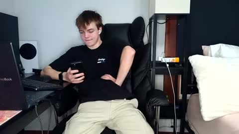 Snapshot of bobby72738 chatting on 09-30-25, 03:11 bobby72738 online show from 09-30-25, 03:11