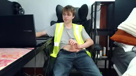 Snapshot of bobby72738 chatting on 10-15-25, 03:50 bobby72738 online show from 10-15-25, 03:50